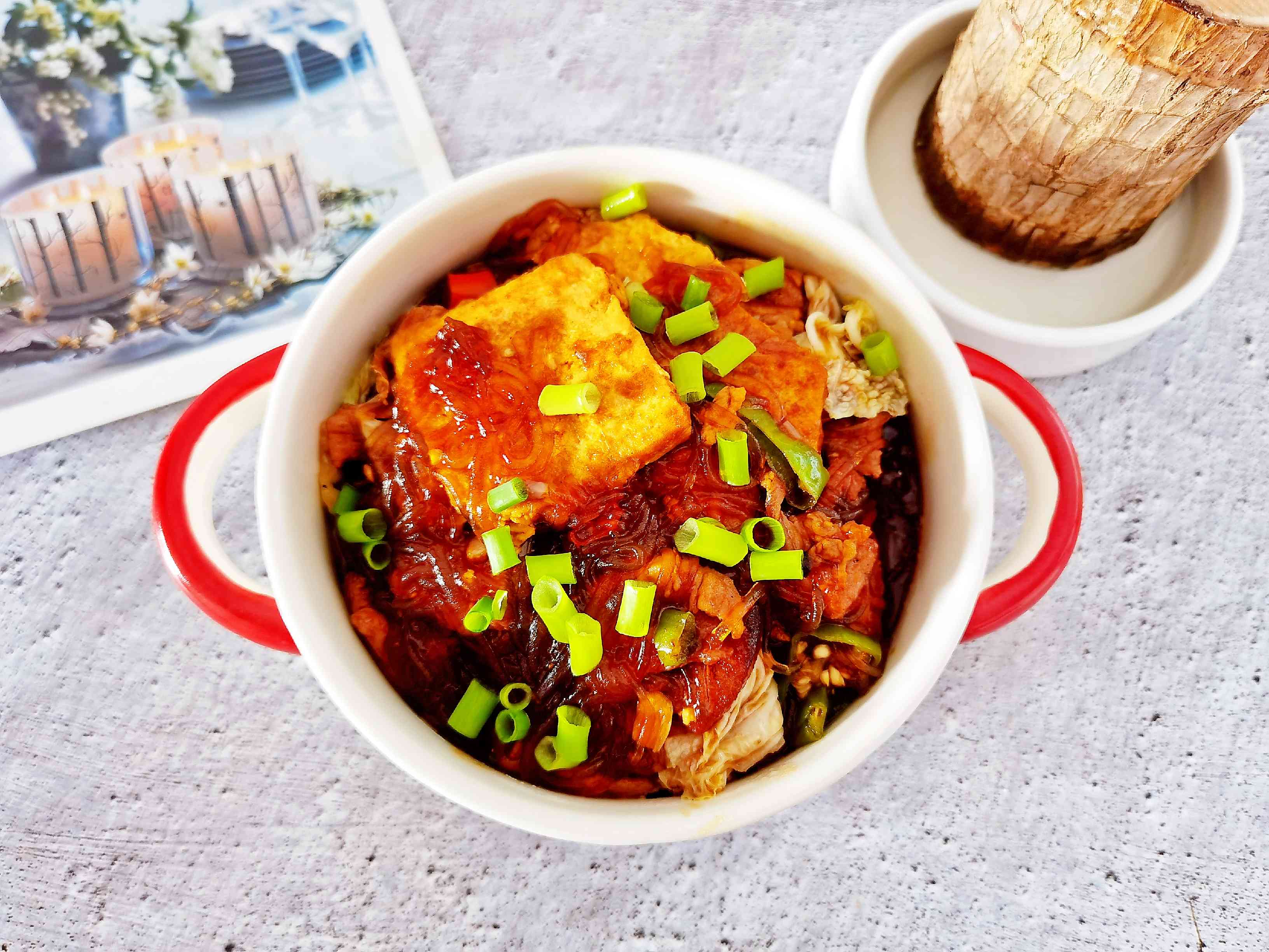 冬日暖胃家常菜－豆腐粉丝煲，荤素搭配，经济实惠又美味成品图