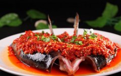 探索名扬中国的湘菜——剁椒蒸鱼头